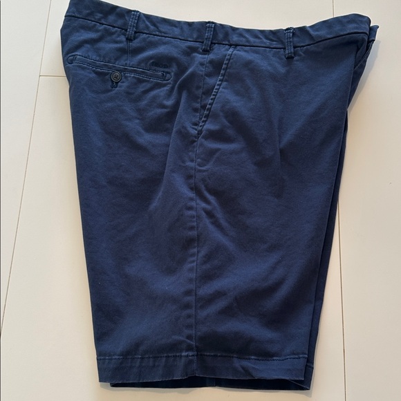 IZOD Saltwater Flat Front 9" Cotton Stretch Navy Blue Golf Shorts 36 waist - Picture 7 of 8